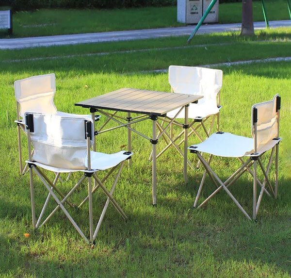 Ensemble de 4 chaises et une table transportable